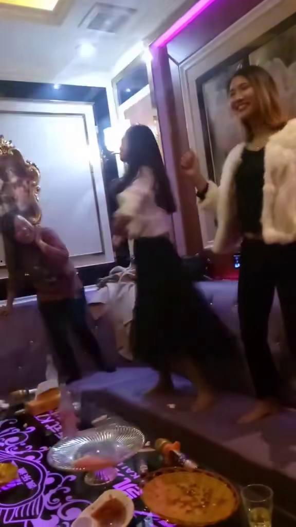 国产女孩儿不矫情视频,展现独立自信风采