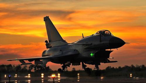 国产战斗机倒着飞行视频,揭秘国产战斗机倒飞奇迹瞬间